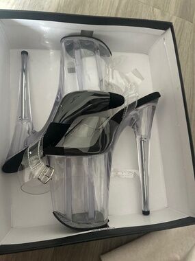 Pleasers Flamingo 808